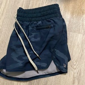 Blue camo Vuori clementine shorts. Size medium
